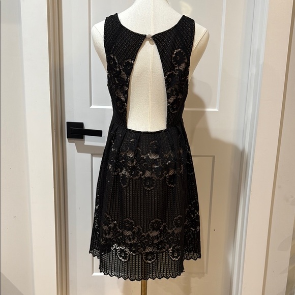 Free People Size 6 Black and Tan Halter sleeveless Mini Dress Lace Flare - Picture 3 of 5
